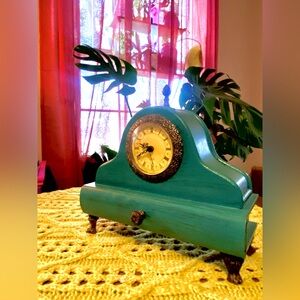 SOLD Antique clawfoot teal mantle clock 🕰️